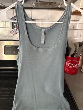 SKIMS Ribbed Scoop Tank - Dusty Blue